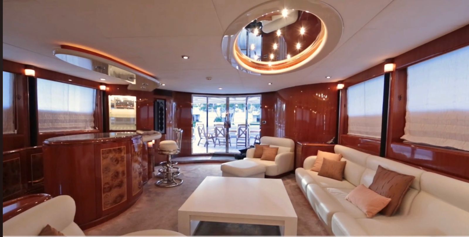 Aquaholic Yacht – Main Salon